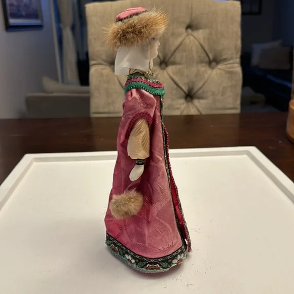 Vintage 9.5” Handmade Porcelain“CONE DOLL” Russian Fur Accents - Picture 10 of 16